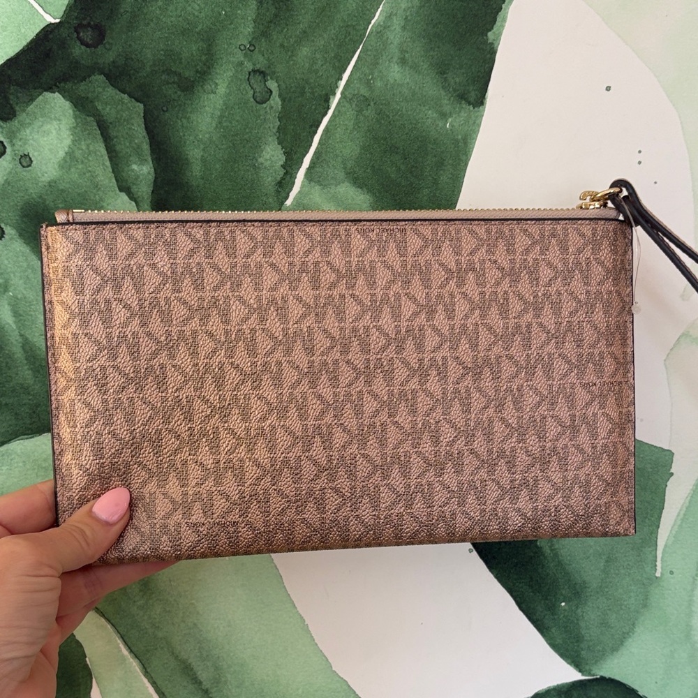 Michael Kors New Jet Set Charm Large Zip Clutch Wristlet.. $89 retail. - Picture 5 of 11